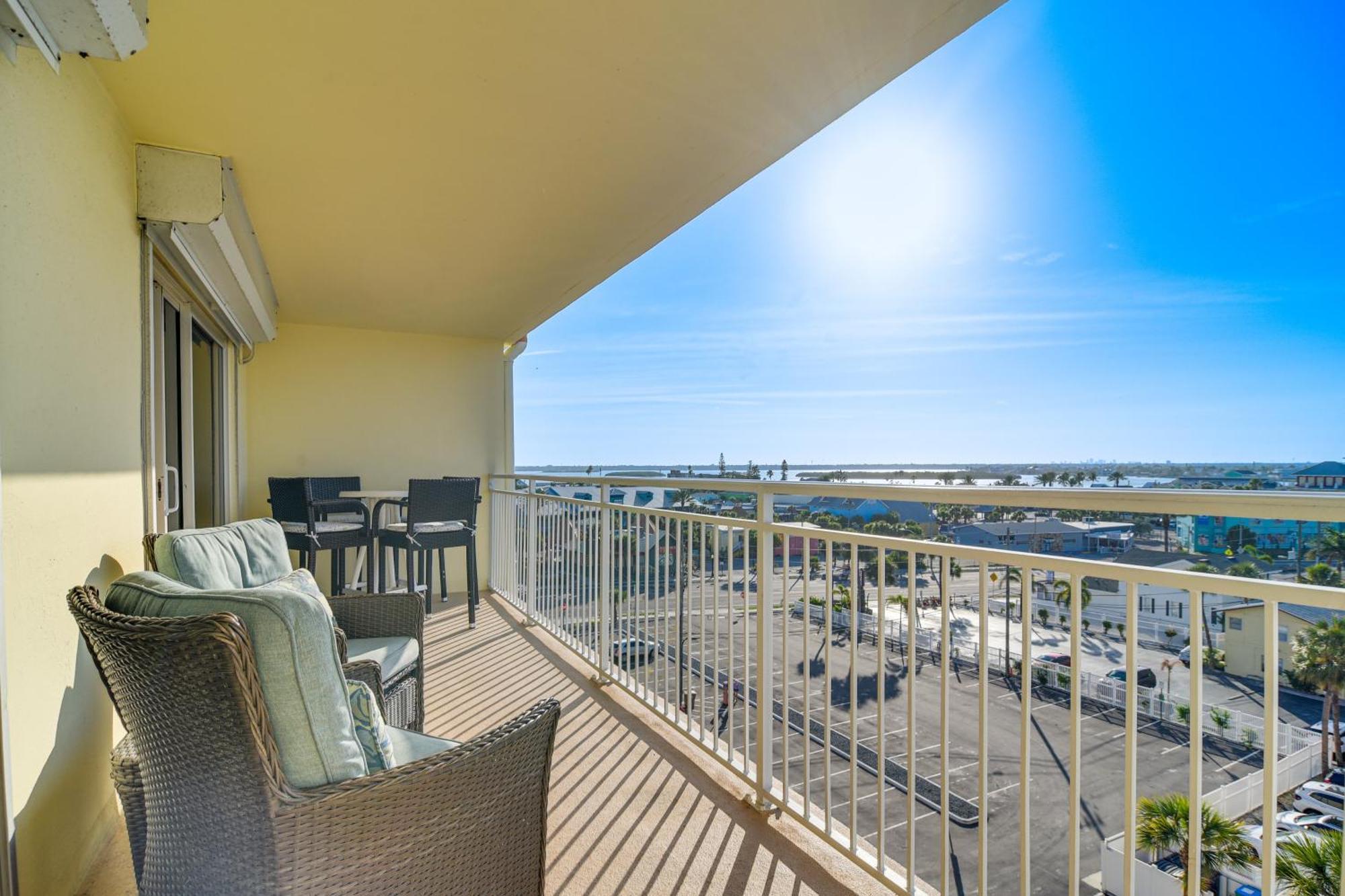 Waterfront Condo With Patio And Pool On Madeira Beach! 圣徒皮特海滩 外观 照片